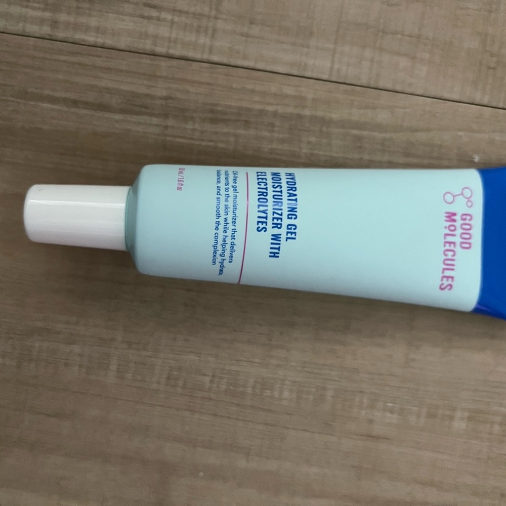 Good Molecules Hydrating Gel Moisturizer in Light Aqua